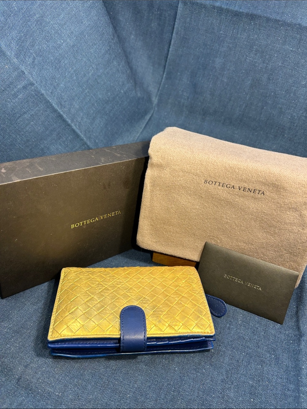 Bottega Veneta Authentic Intrecciato leather woven bifold wallet made in Italy